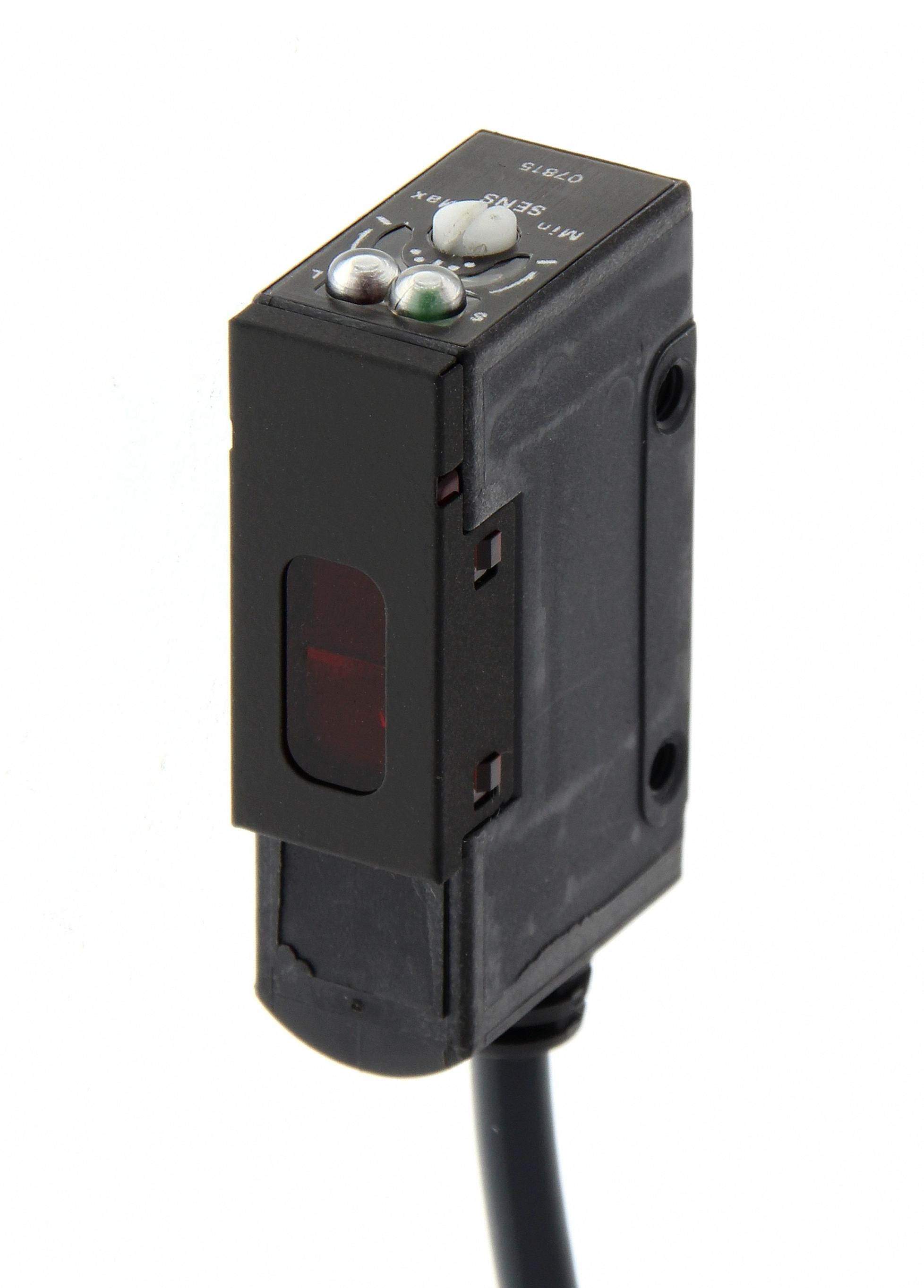 Omron Industrial Automation E3S-Ar81 Photoelectric Sensor, Pnp, 2M