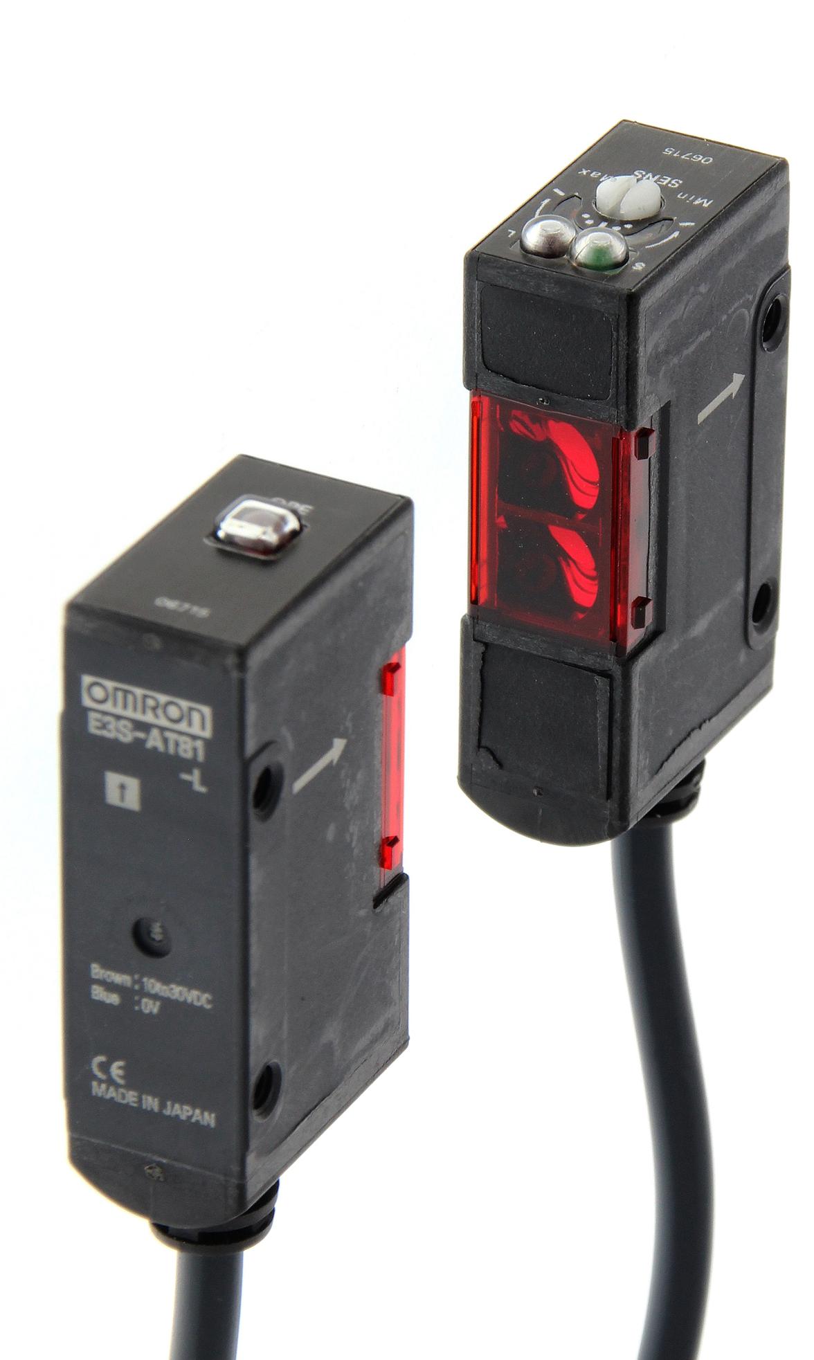 Omron Industrial Automation E3S-At61 Photoelectric Sensor, Npn, 7M